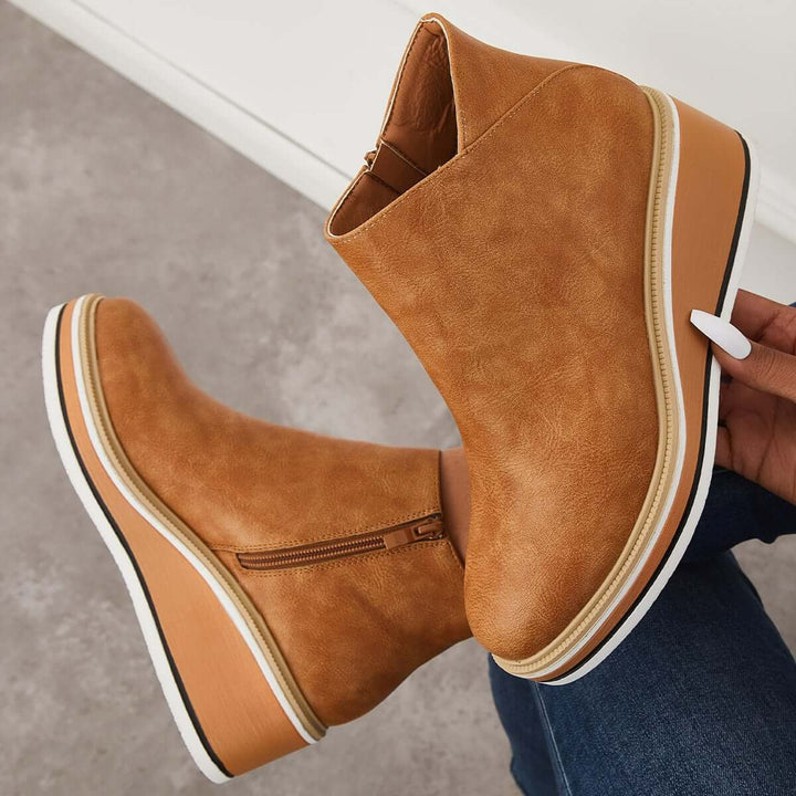 Bottes Leony en cuir de qualité pour femmes. Résistantes et stylées, offrent un confort durable et un look chic.