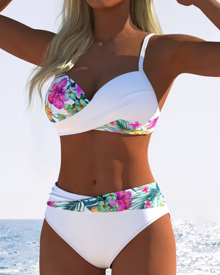 Maillot de bain femme deux pièces floral contrasté avec bretelles fines. Design élégant idéal pour piscine et vacances.