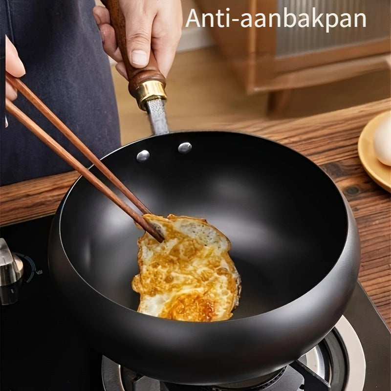 Poêle en fonte ChefMaster utilisée pour rôtir des légumes, matériel de cuisine durable et polyvalent pour toute recette.