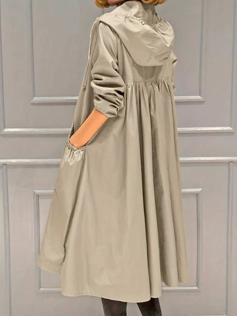 Veste longue femme élégante à capuche, parfaite pour automne/hiver. Style moderne, coupe chic.