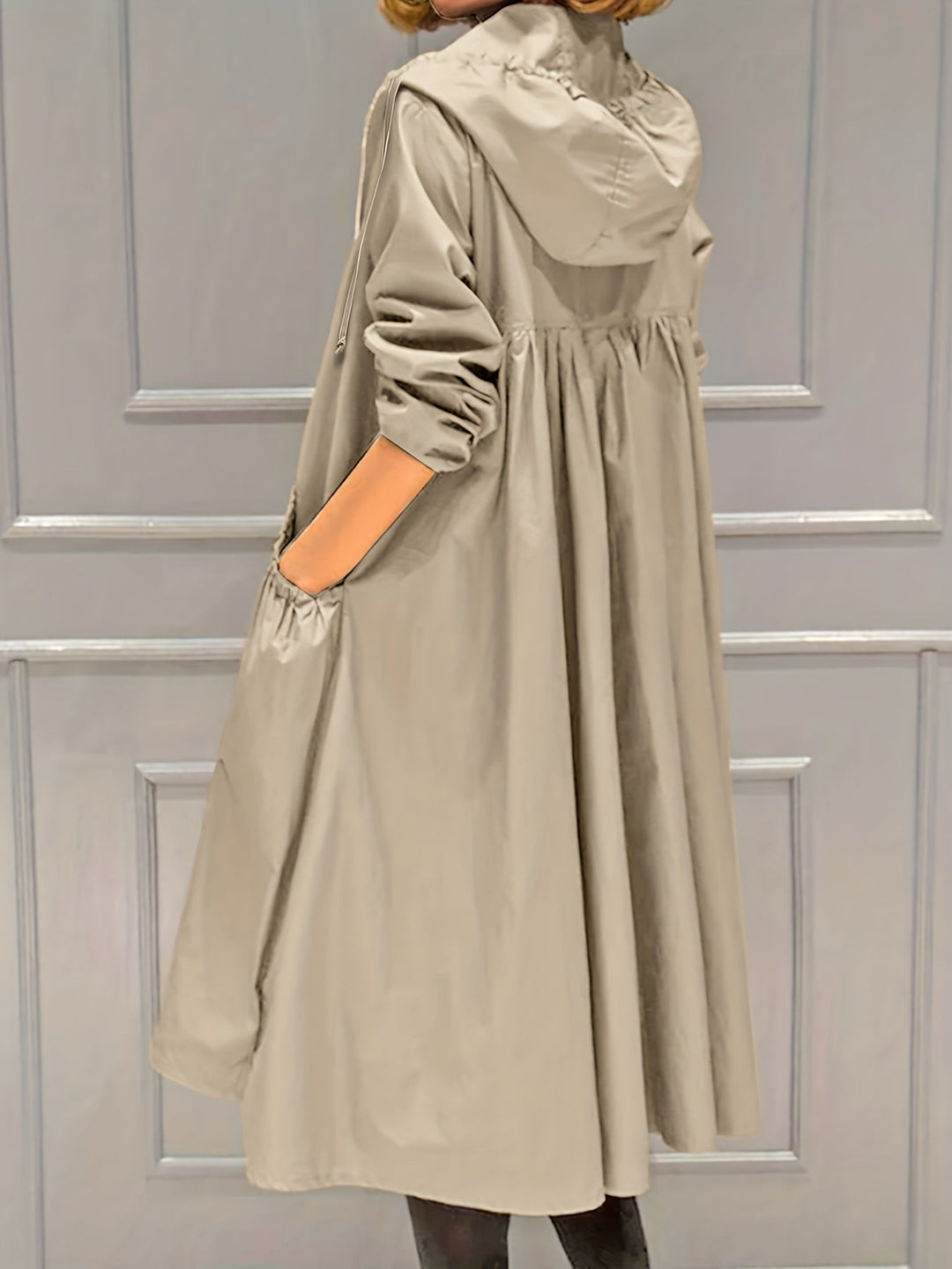 Veste longue femme élégante à capuche, parfaite pour automne/hiver. Style moderne, coupe chic.