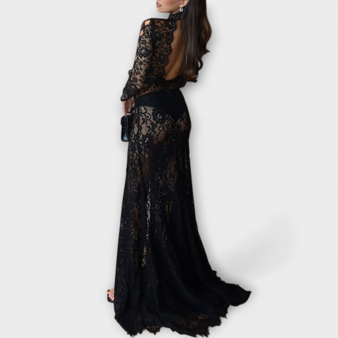 Maxi robe femme chic à découpes tendance, transparente et confortable, avec manches longues pour un look de soirée.