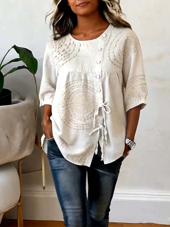Chemisier femme décontracté chic, motif texturé. Idéal pour un style mode printemps été.