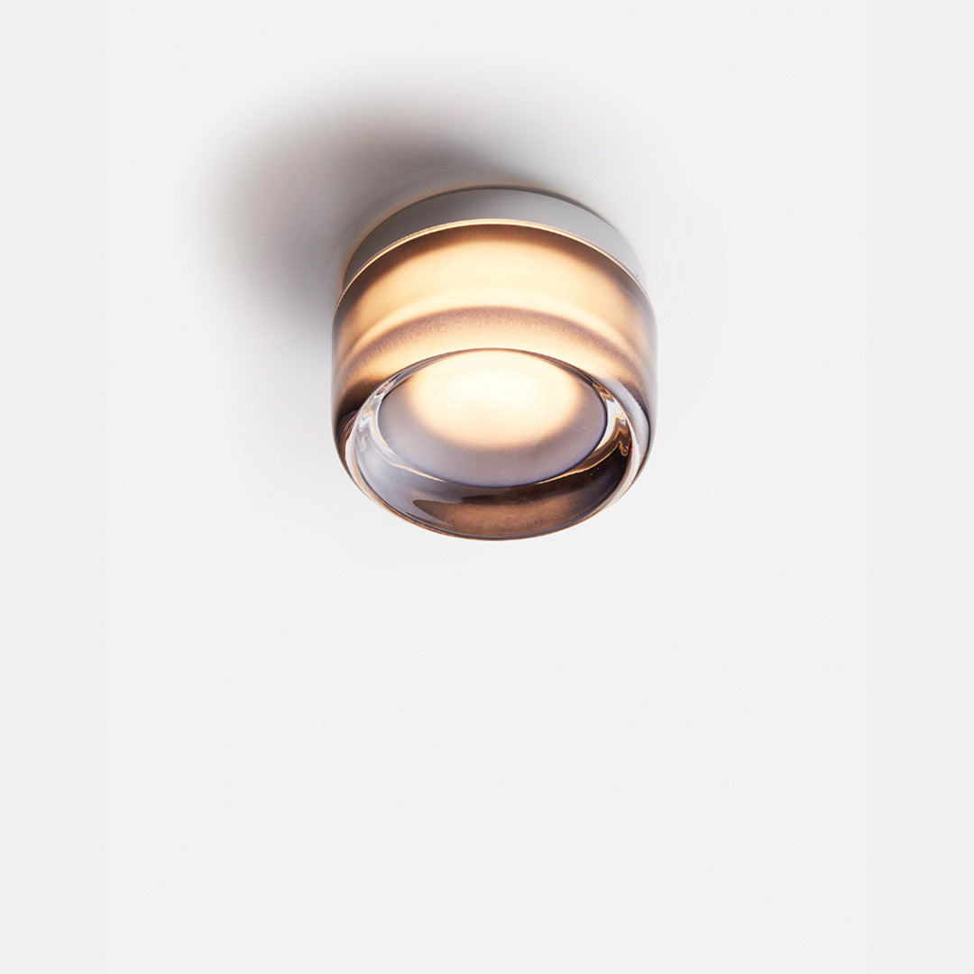 Applique murale LED avec installation facile, design épuré et éclairage efficace.