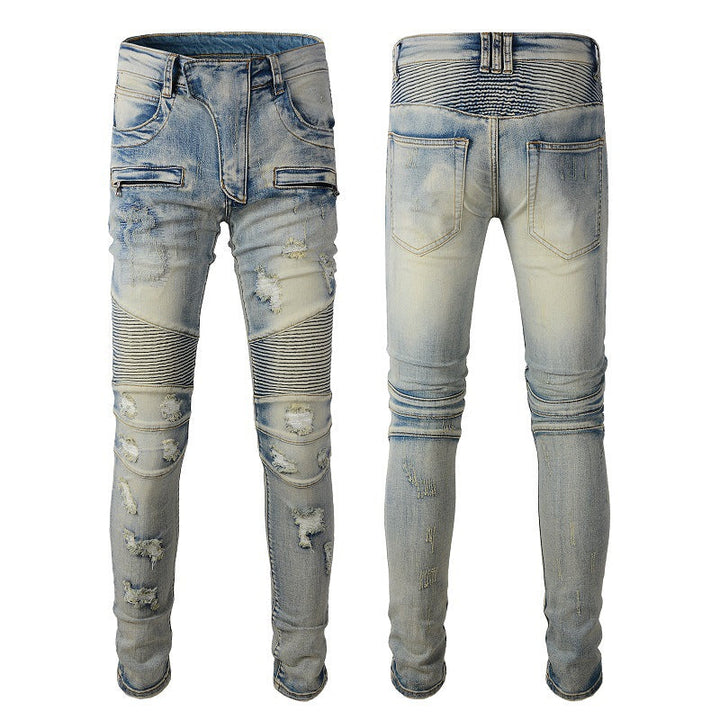 Jean homme bleu clair skinny, style biker avec genoux déchirés, coupe ajustée pour mode masculine moderne.