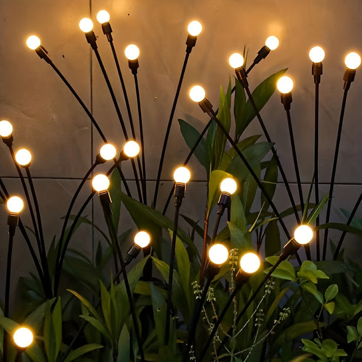 Lumières solaires LED effet luciole, parfaites pour décorer terrasse et balcon. Éclairage extérieur ambiance fête.