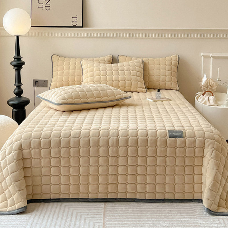 Douce couverture texturée carrée, design moderne, un jeté parfait pour un confort optimal.