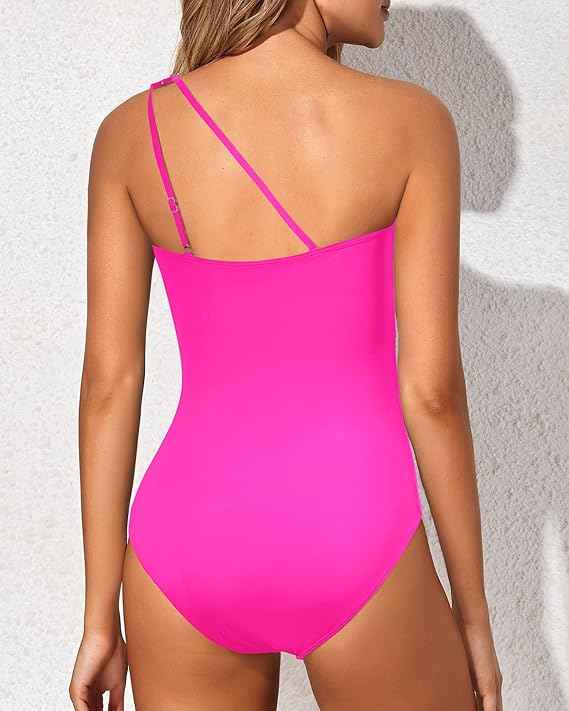 Maillot de bain femme, épaules dénudées, design moderne pour un été chic et confortable.