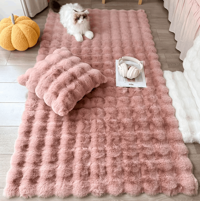 Tapis fleuri moderne en peluche, apportant une touche florale élégante à votre décoration de salon ou chambre.