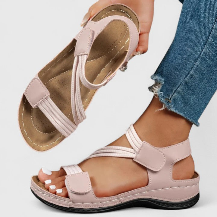 Sandales orthopédiques élégantes pour femmes, confort et soutien quotidien pour une marche agréable.