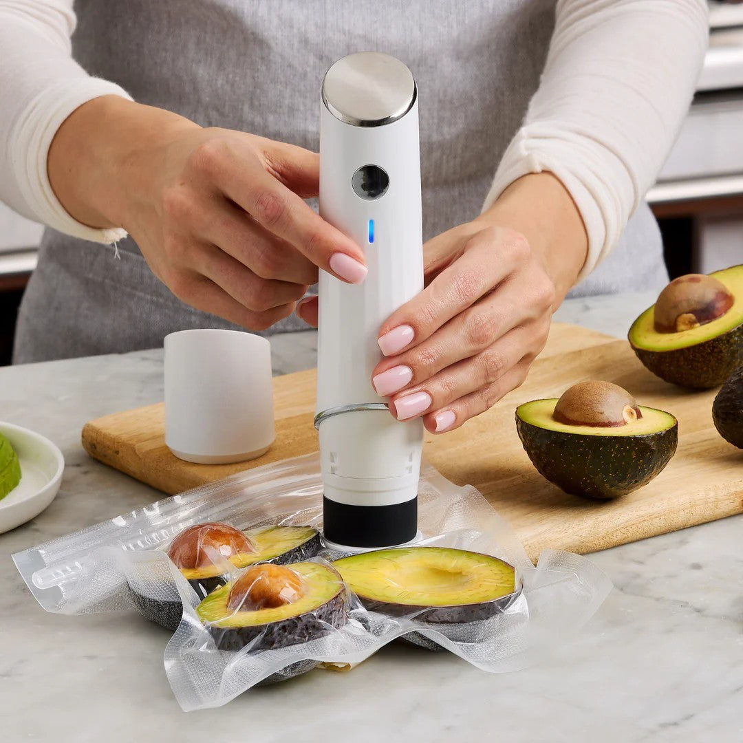 Appareil de mise sous-vide Siolite, compact et élégant, pour une conservation optimale des aliments frais.