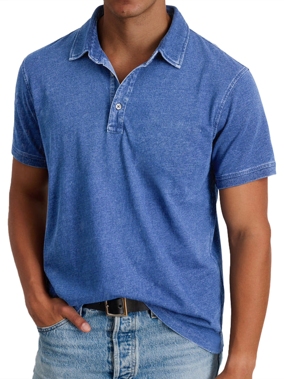 Polo homme bleu classique à manches courtes, idéal pour un look décontracté et élégant. Confortable et stylé.