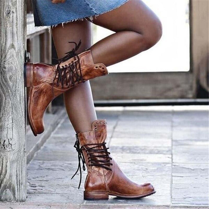 Paire de bottes femmes noires élégantes, confortables et intemporelles, chaussures parfaites pour la mode féminine.