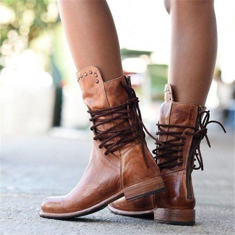 Vue latérale des bottes femmes élégantes, confortables, parfaites pour la saison automne-hiver.