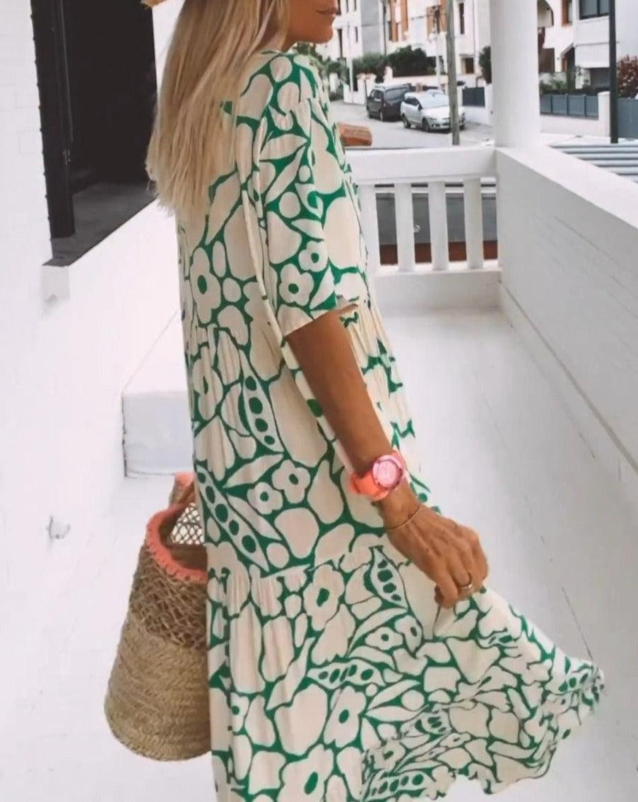 Magnifique robe fleurie vert crème pour femme. Manches courtes volantes, parfaite pour la mode été. Imprimé floral.