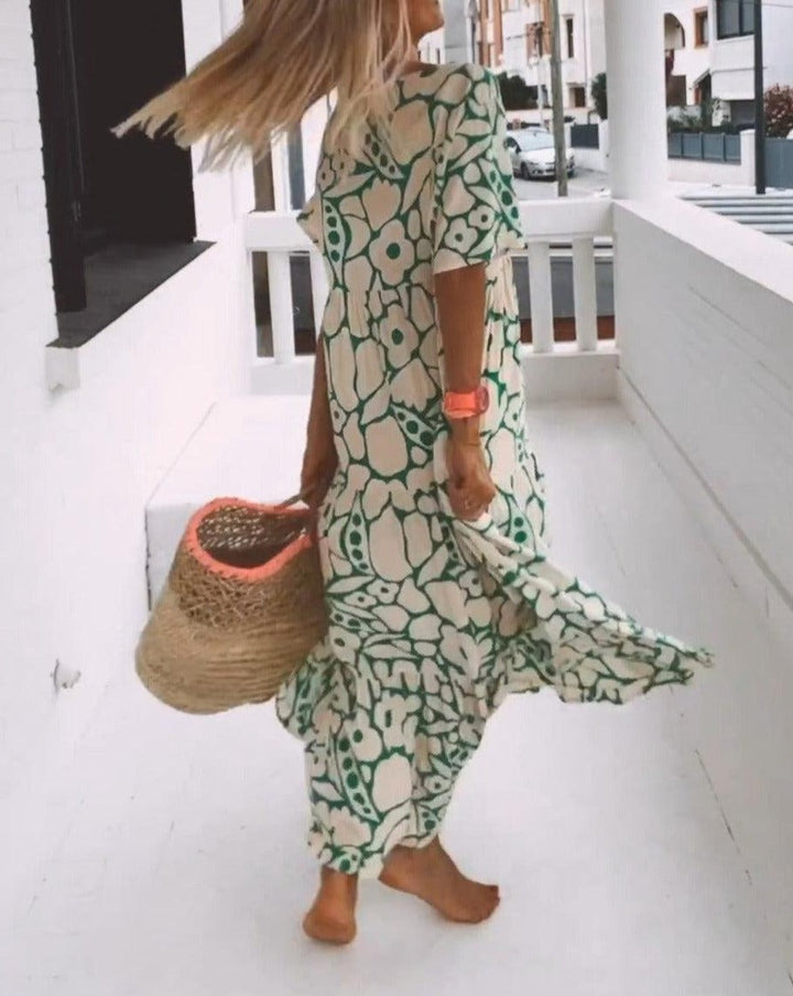 Robe longue femme verte avec motif floral, manches courtes volantes. Confortable et chic pour le printemps-été.