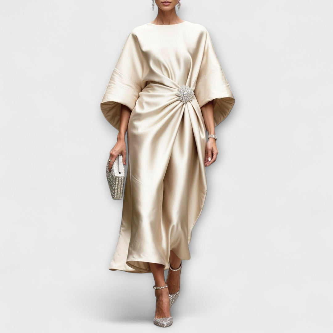 Robe maxi femme, fluide et confortable, éclatante et brillante. Tenue de soirée chic pour mariage ou cérémonie.