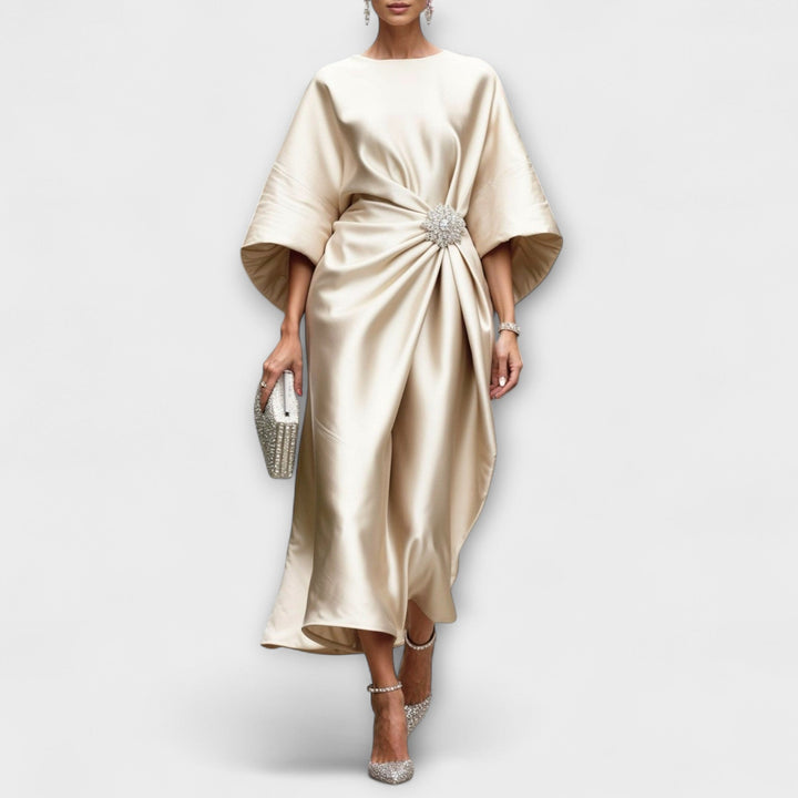 Robe maxi femme, fluide et confortable, éclatante et brillante. Tenue de soirée chic pour mariage ou cérémonie.
