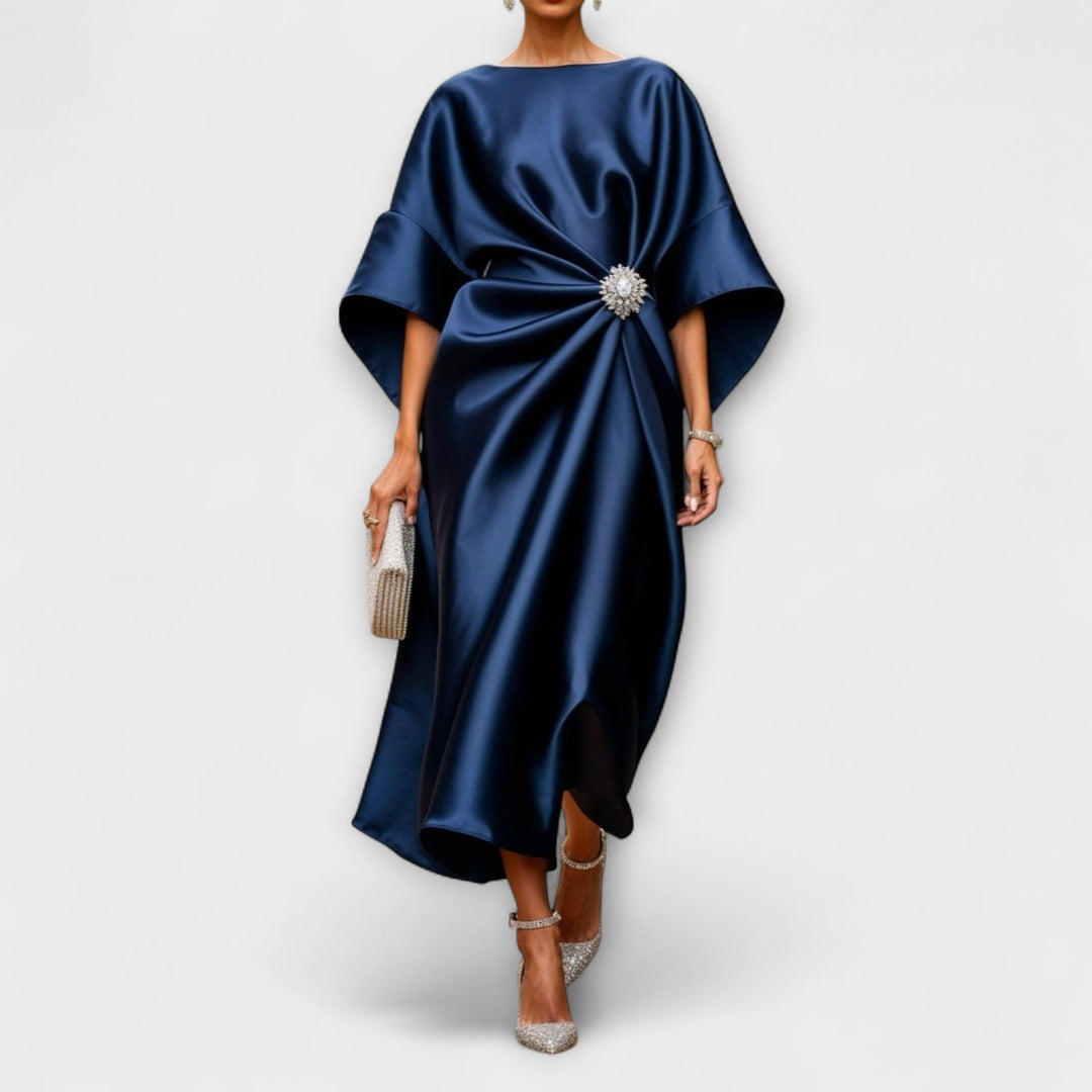 Robe longue femme fluide et brillante, coupe élégante, parfaite pour cérémonie ou bal. Maxi tenue chic.