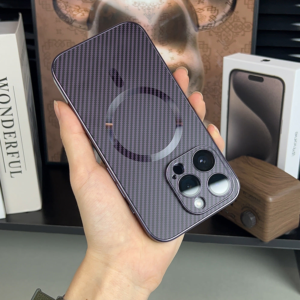 Coque iPhone MagSafe design élégant, ultra-mince, offrant une protection optimale contre chocs et rayures pour tous modèles.