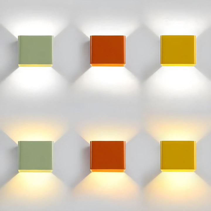 Applique murale LED cube, luminaire contemporain pour un éclairage d'intérieur moderne.