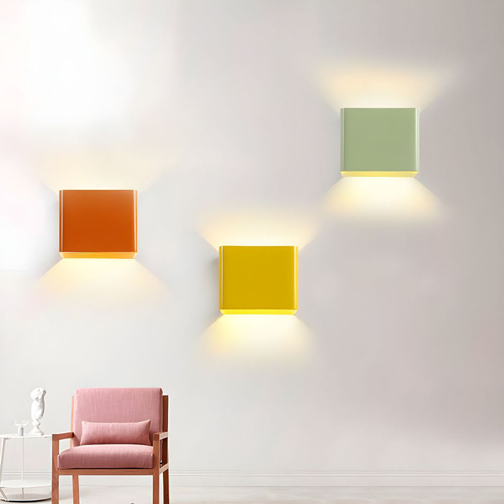 Applique murale LED cube pour un éclairage d'ambiance design dans votre intérieur moderne.