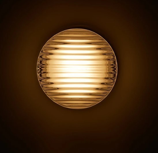 Lumière murale LED moderne pour intérieur, design élégant et économe en énergie pour couloir.