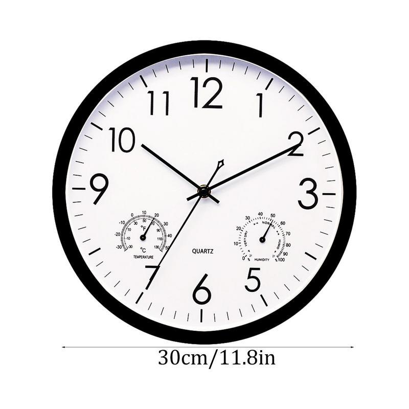 Horloge extérieure robuste pour terrasse, avec fonctions thermomètre et hygromètre intégrées. Design élégant.