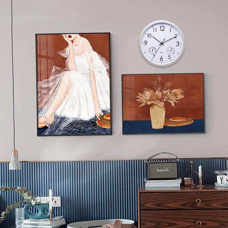 Horloge de jardin résistante aux intempéries, affichant heure, température et humidité. Idéale pour balcon.