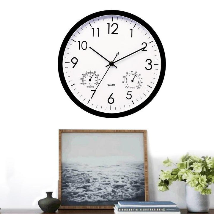 Décoration extérieure: horloge murale classique blanche avec capteurs de température et d'humidité.