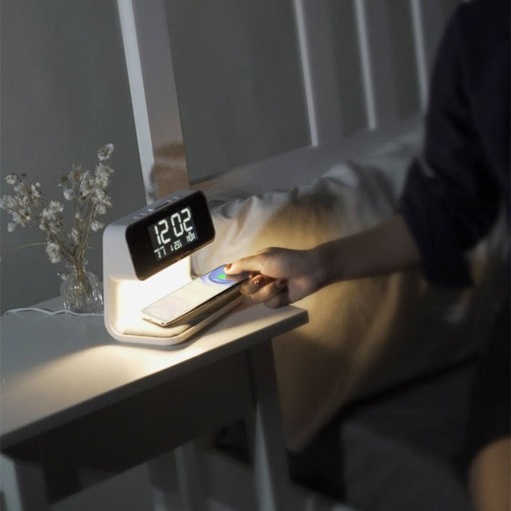 Éclairage LED chaleureux et dimmable de la lampe de chevet, parfait pour la lecture ou une lumière d'ambiance.