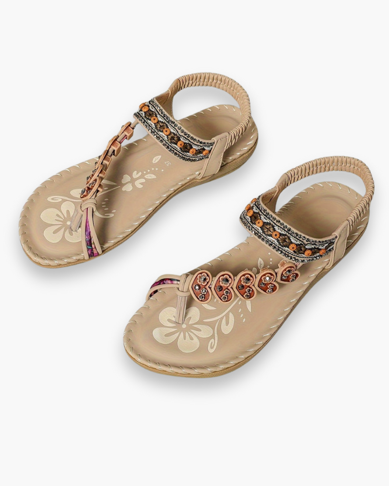Sandales bohème légères et confortables pour femme, avec brides tressées, idéales pour les longues journées d'été.