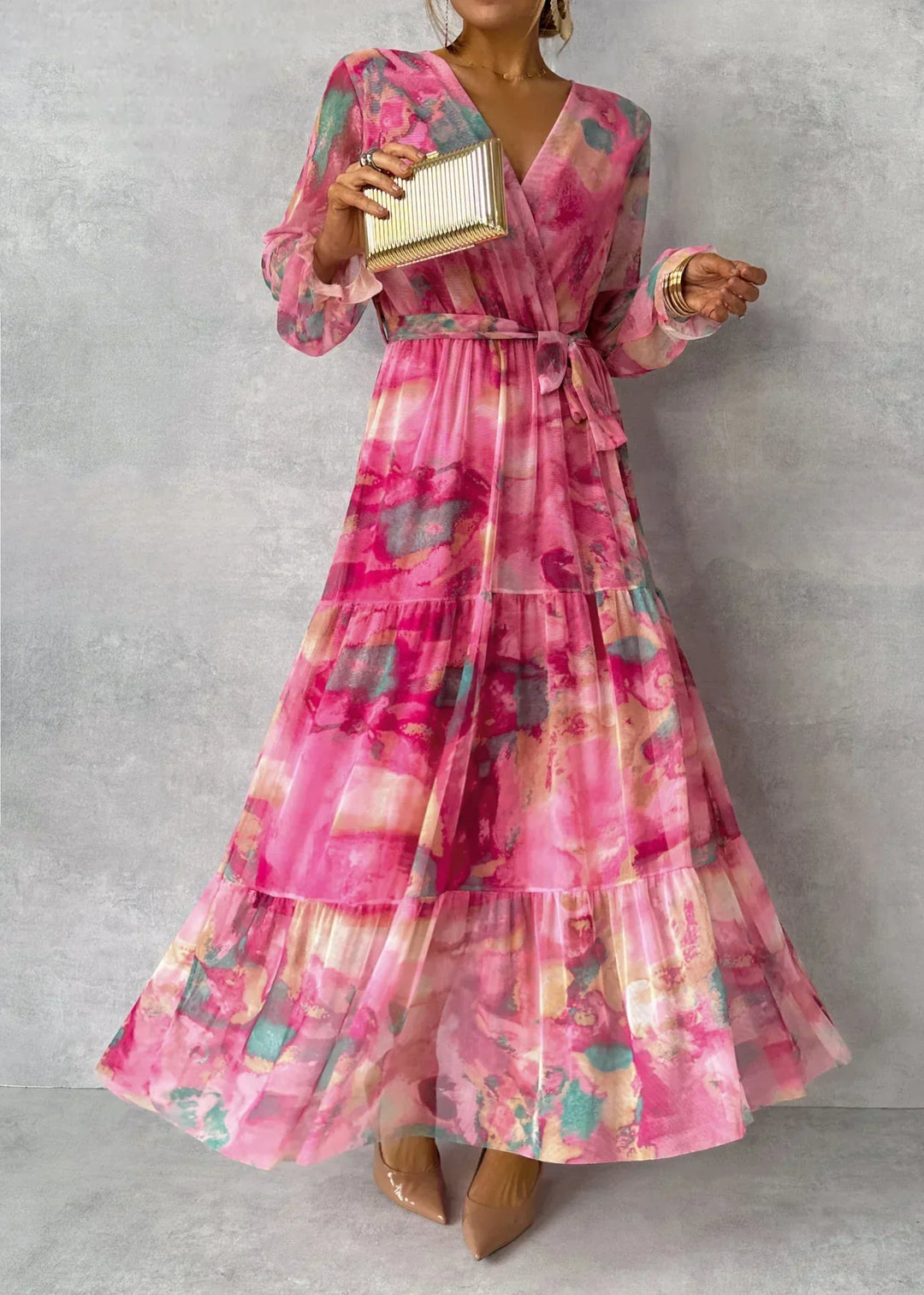 Robe longue bohème rose pour femme à manches longues, élégante et confortable, idéale été ou soirée.