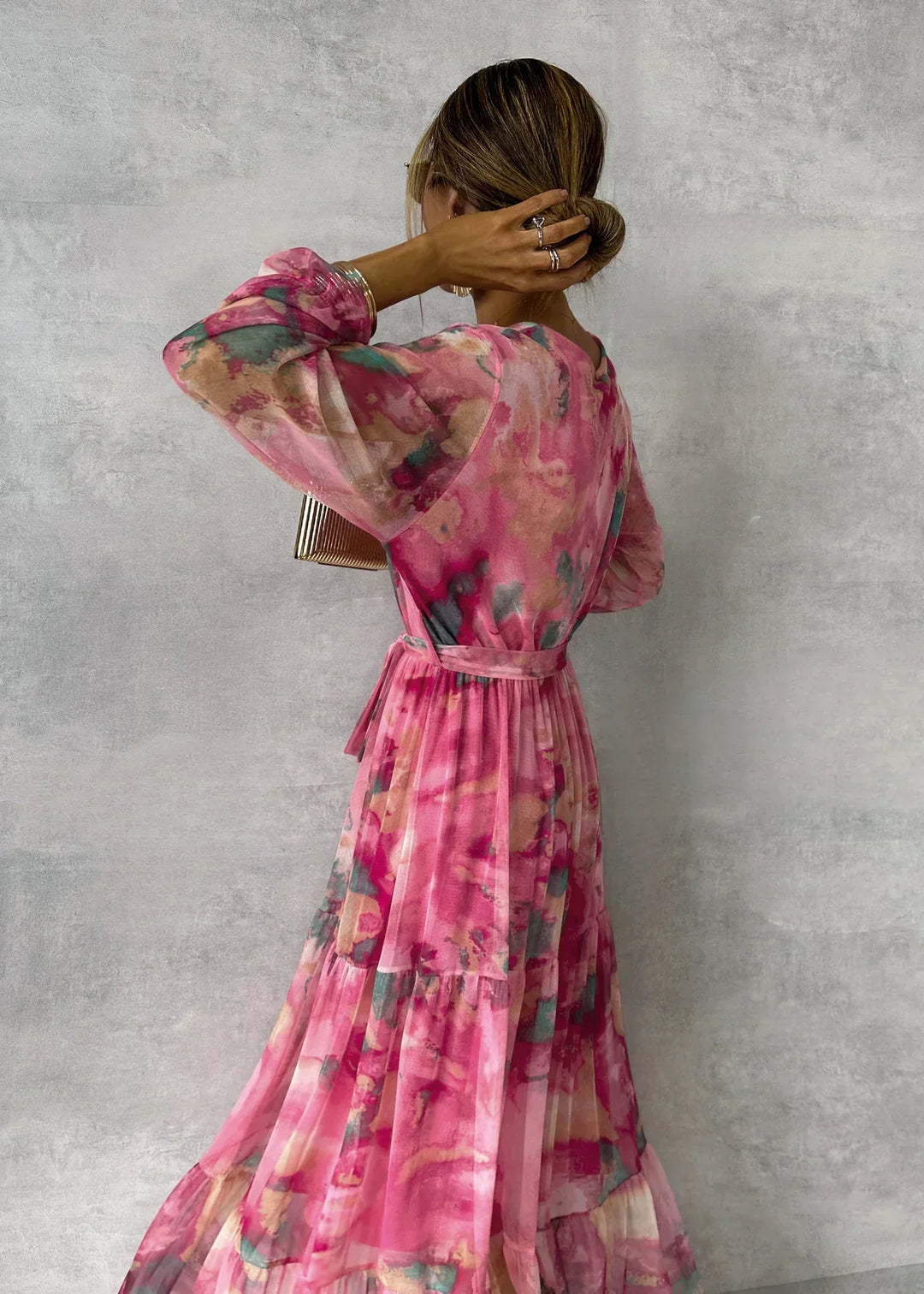 Robe longue portefeuille rose à imprimé floral, style bohème chic, confortable pour femme, parfaite pour l'été.