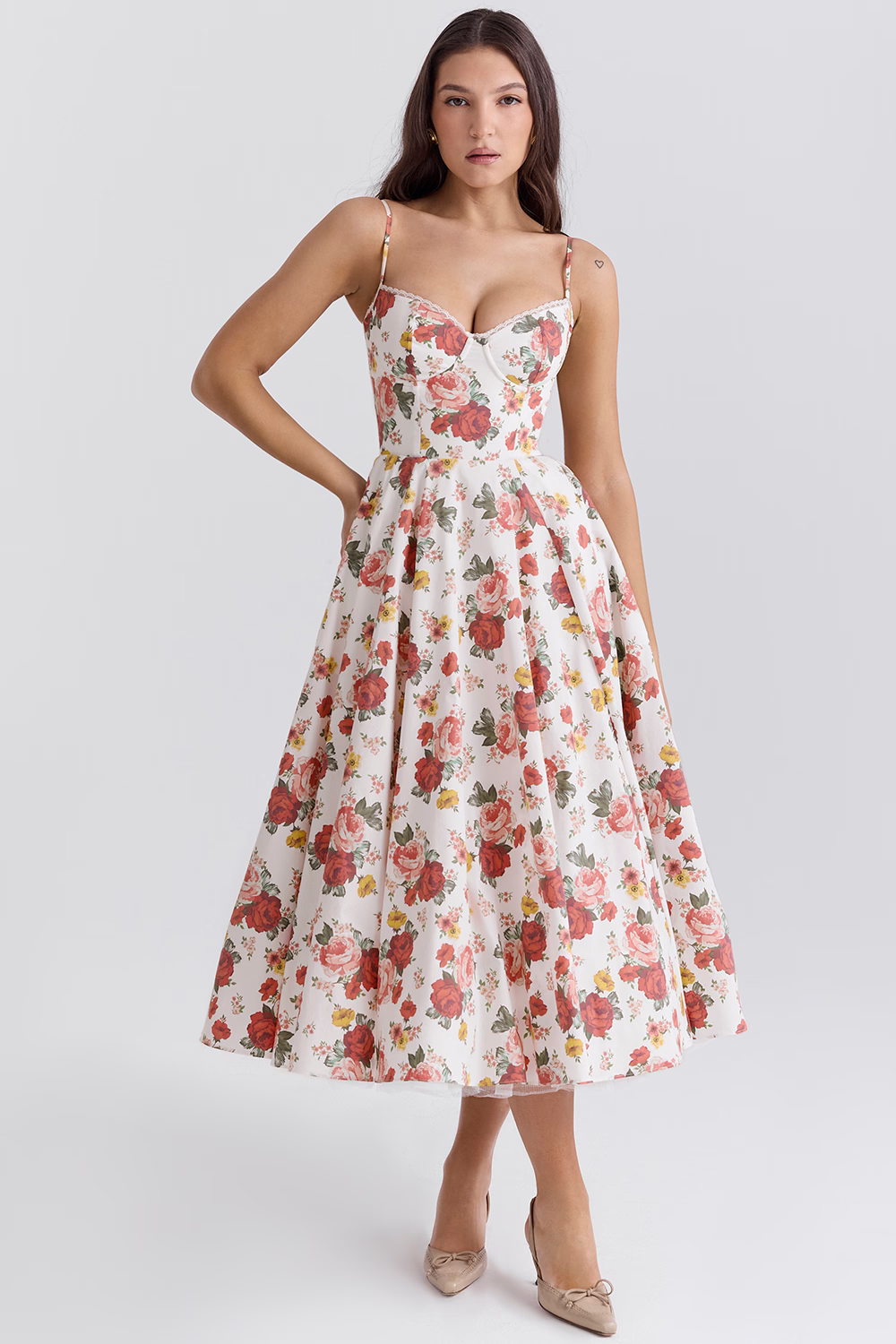 Robe de mariage invitée Sophia, longue et élégante, confort optimal pour une soirée mémorable.