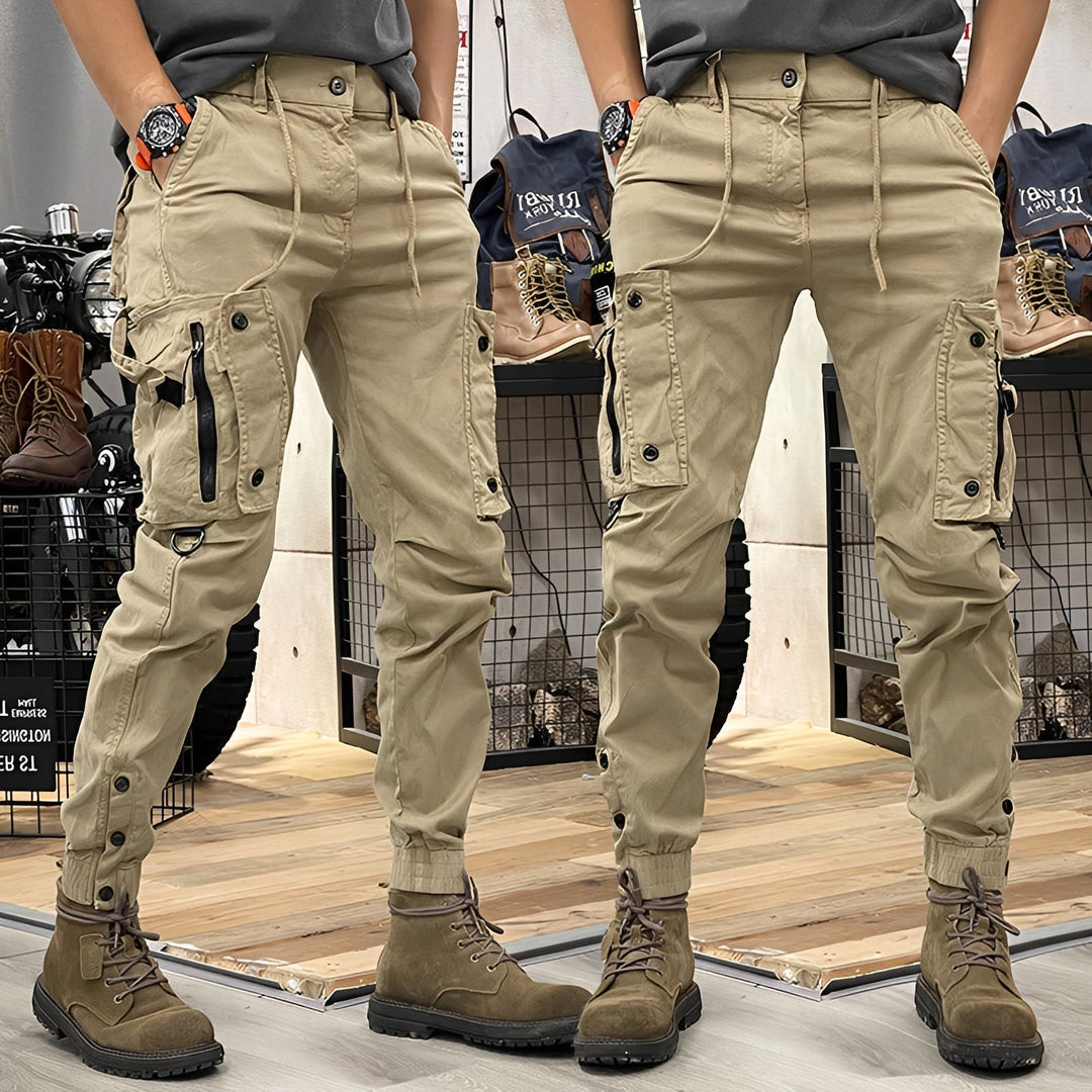 Pantalon tactique homme moderne, coupe urbaine décontractée, idéal pour loisirs et confort quotidien.