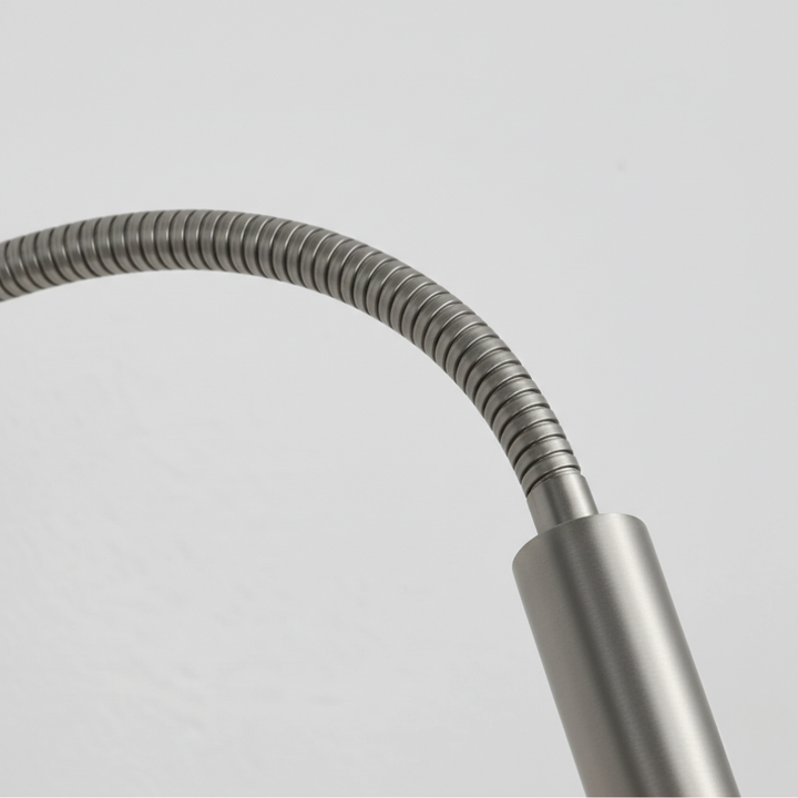 Lampe murale LED orientable, style minimaliste, idéale pour la chambre.