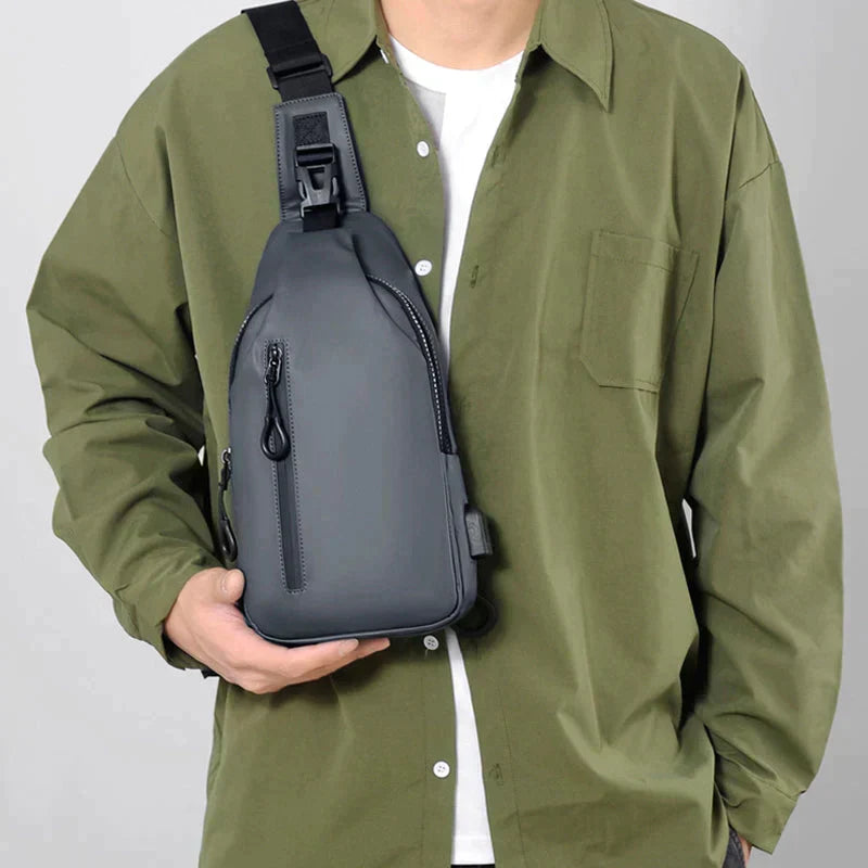 Sac bandoulière léger et compact UrbanShield, anti-vol, imperméable, pour voyager en toute confiance.