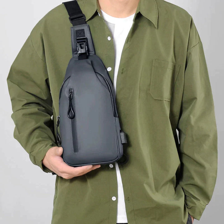 Sac bandoulière léger et compact UrbanShield, anti-vol, imperméable, pour voyager en toute confiance.