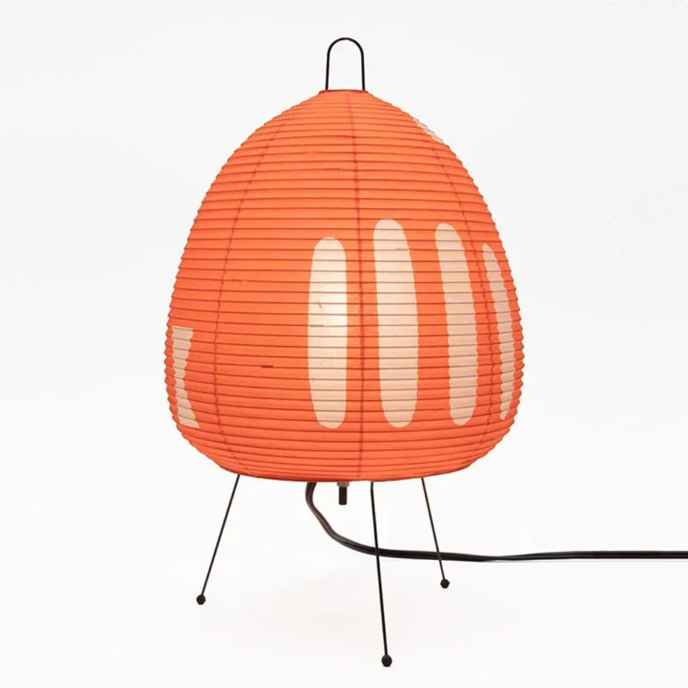 Luminaire design minimaliste, lampe de sol en papier de riz, ambiance Japandi.