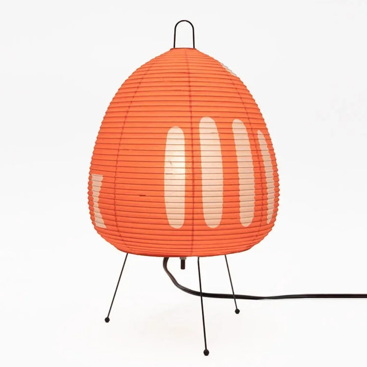 Luminaire design minimaliste, lampe de sol en papier de riz, ambiance Japandi.
