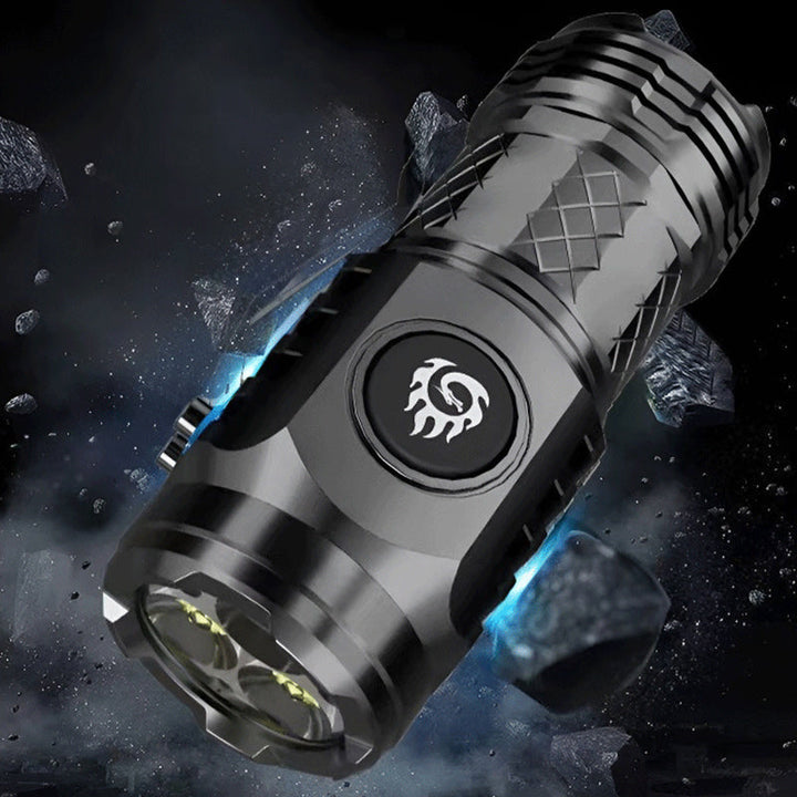 Lampe LED noire, puissante et compacte, pour l'exploration et l'urgence.