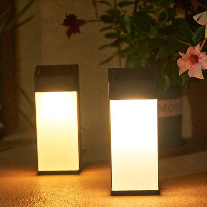 Applique solaire industrielle en verre. Lumière blanche LED pour éclairage moderne de façade ou allée.