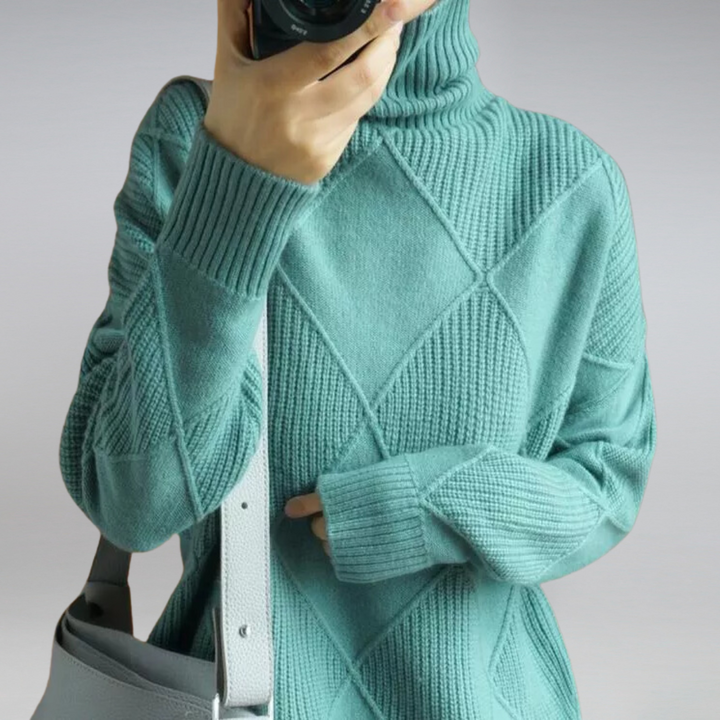 Élégant pull col roulé femme, style intemporel. Chandail chaud et doux pour mode hivernale féminine.