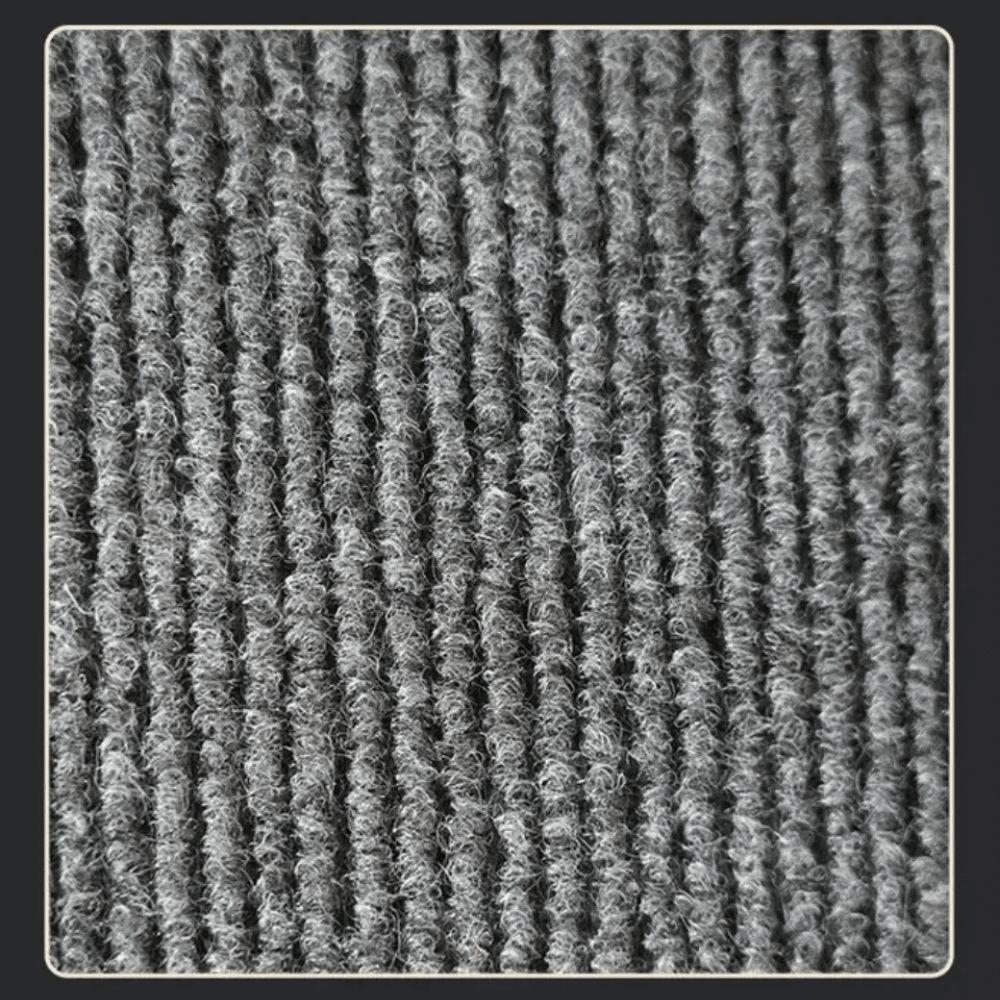 Protégez vos précieux meubles avec ce tapis anti-rayures adhésif efficace, conçu pour les chats.