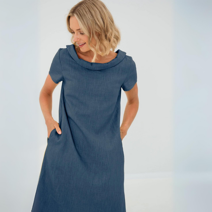 Robe femme fluide d'été, parfaite pour les journées chaudes, style décontracté chic et agréable.
