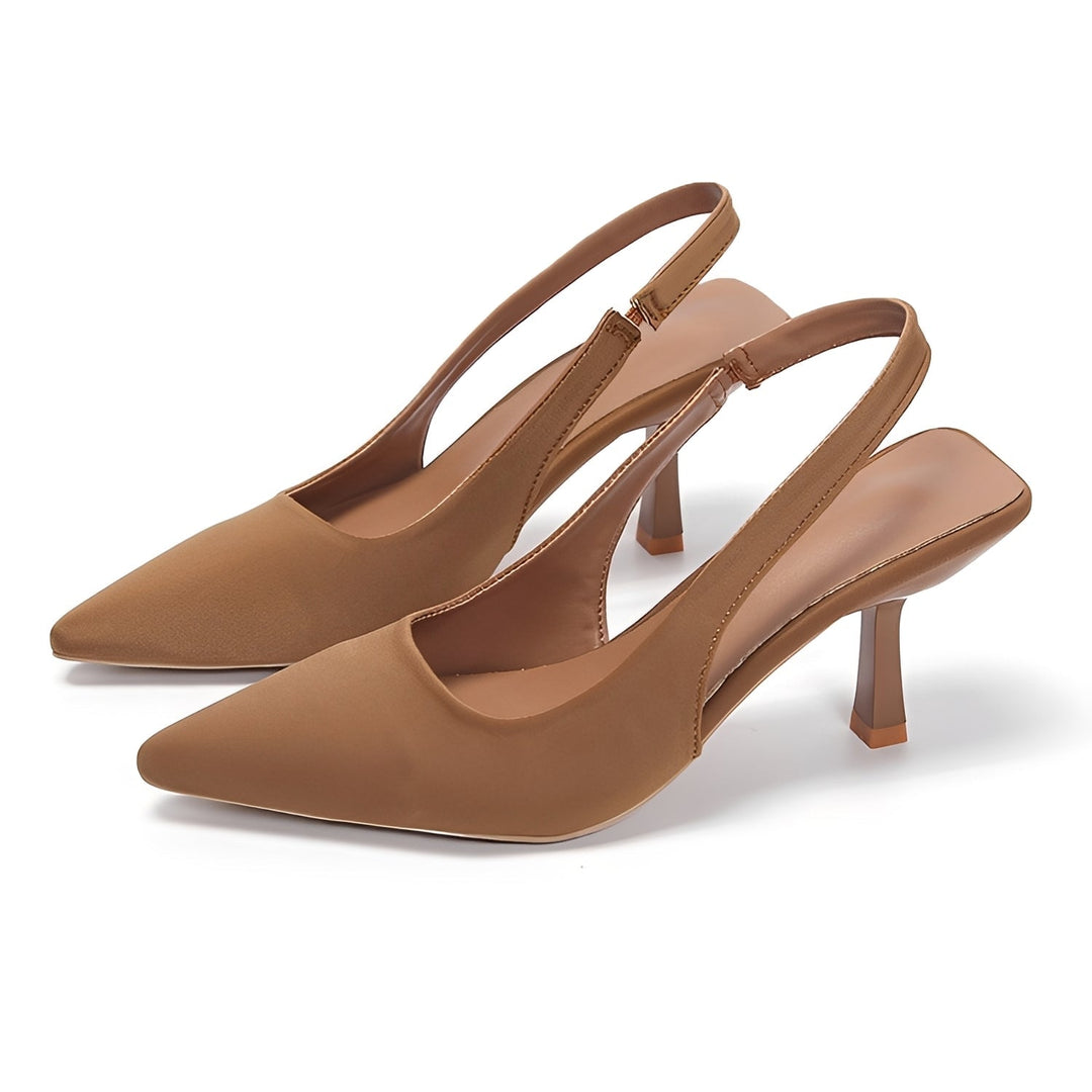 Détail des talons slingback sur escarpins femme bout pointu, chaussures élégantes et confortables.