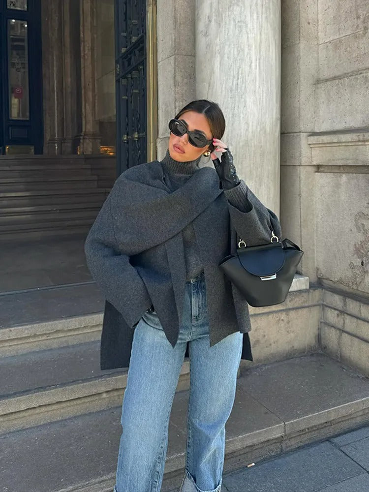 Poncho femme asymétrique pour l'automne-hiver, offrant un style élégant et une chaleur optimale. Idéal comme cape.
