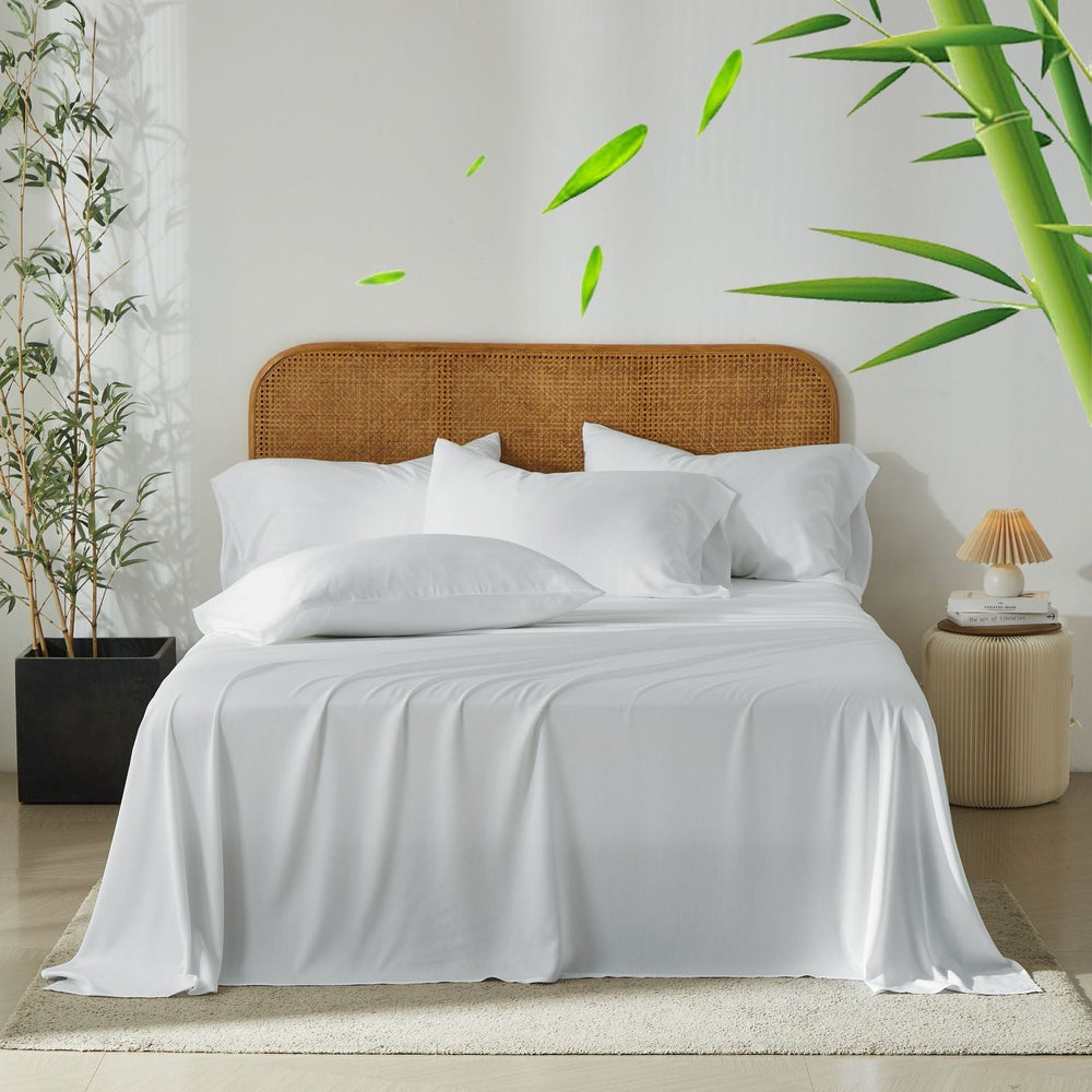 Draps de lit en bambou doux et respirants pour une chambre paisible et un sommeil de qualité.
