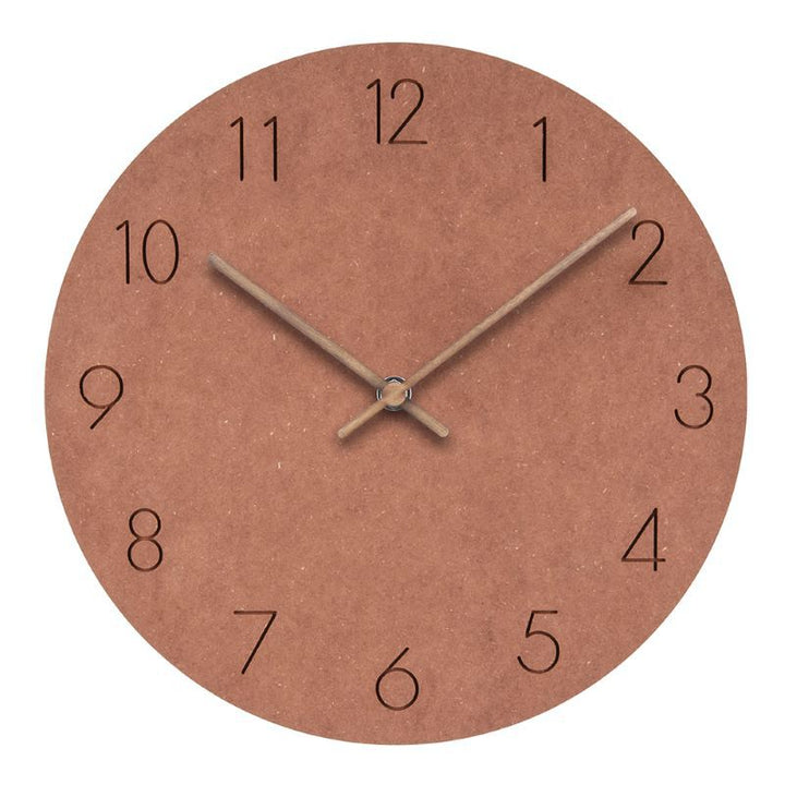 Vue d'ensemble de l'horloge murale scandinave. Style minimaliste, lecture facile, décoration maison chic.